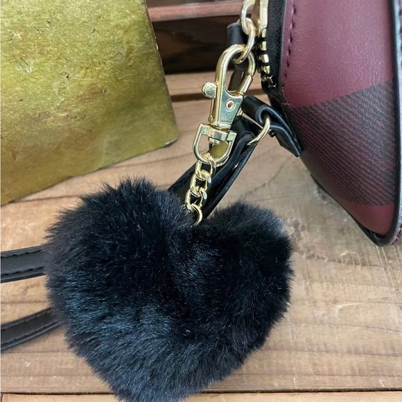 ISAAC MIZRAHI TABLET  HOLDER/COSMETIC BAG CC WITH LANYARD/ BLK FAUX FUR KEY RING - Picture 5 of 10
